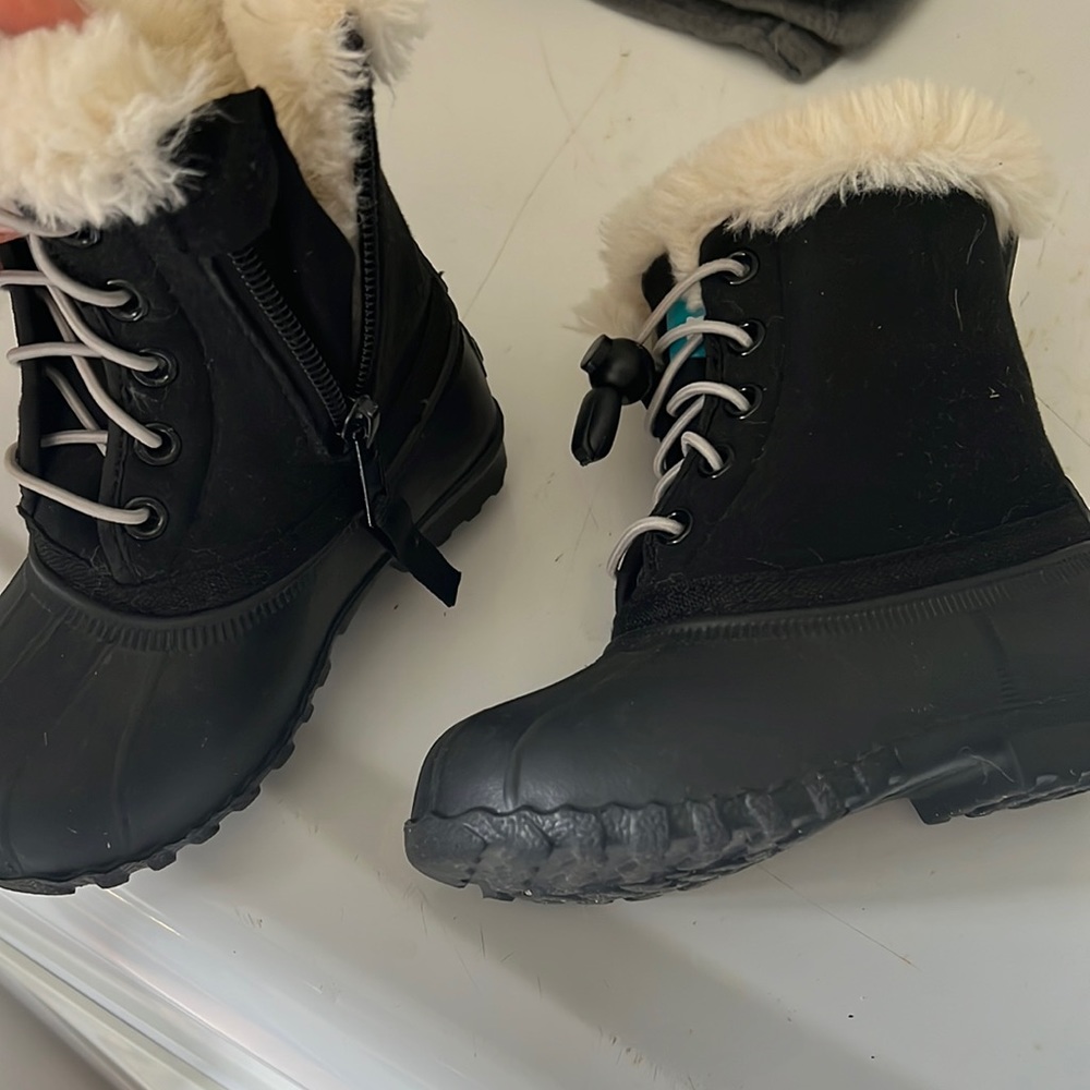 Barely worn native boots